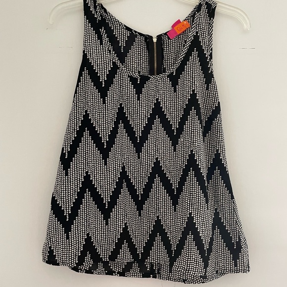 Cute, lightweight summer top. - Picture 1 of 2